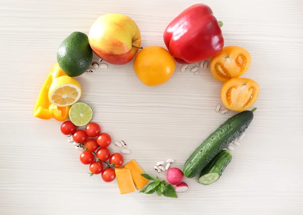 Szív alakú gyümölcsök és zöldségek — Stock Fotó