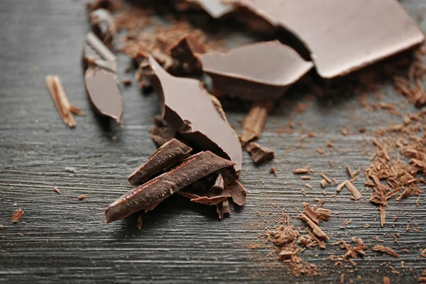 Pedaços de chocolate com filtro — Fotografia de Stock