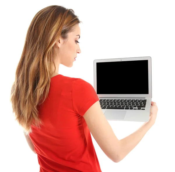 Mujer en camiseta roja usando portátil — Foto de Stock