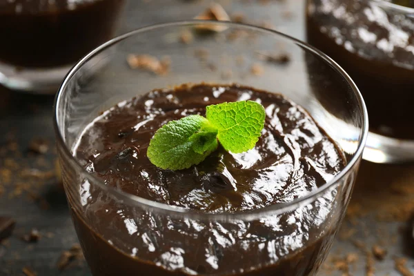 Szklany kubek czekolada deser — Zdjęcie stockowe