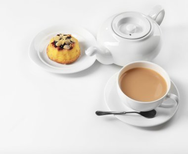 Süt çay çay potu ile