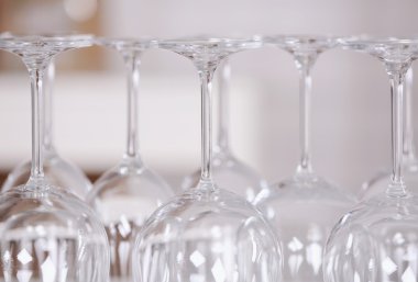 Kalkık ayaklı büyük kadehler