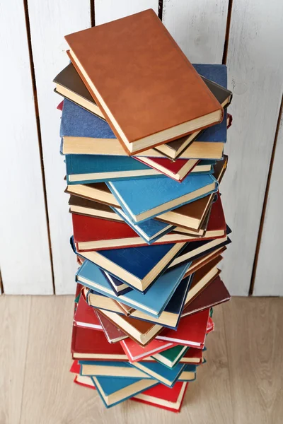 Υψηλή στοίβα βιβλίων — Φωτογραφία Αρχείου