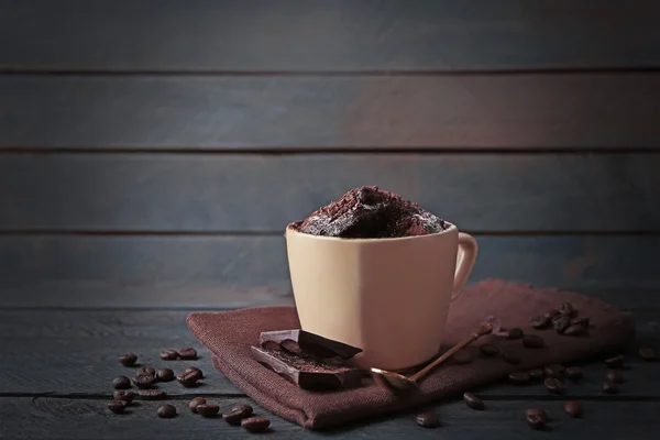 Pastel de fondant de chocolate en taza — Foto de Stock
