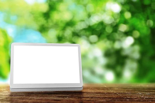 Moderna tablett med blank skärm — Stockfoto