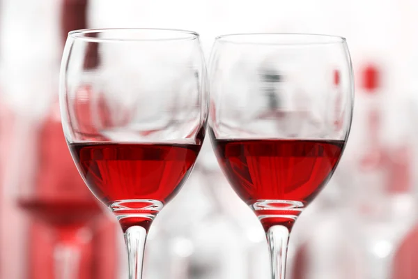 Bicchieri di vino rosso e bianco — Foto Stock