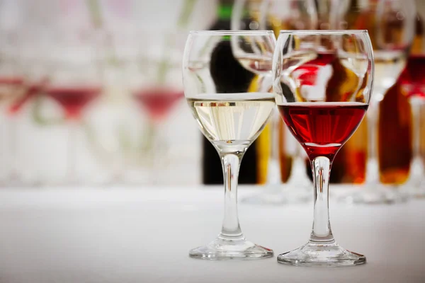 Copos com diferentes tipos de vinho — Fotografia de Stock