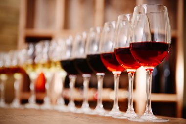 Birçok farklı şarap bardak