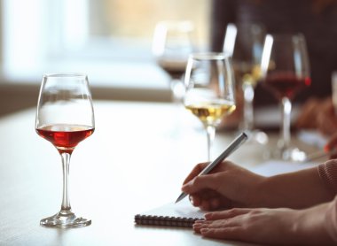 Uzmanlar yeni çeşit şarap tadımı  