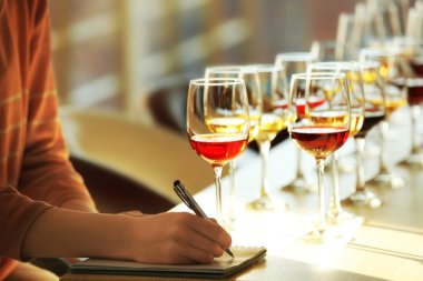 Birçok farklı şarap bardak 