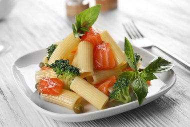 Tabak makarna somon ile 