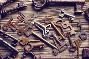 Eski anahtar taşı üstünde ahşap