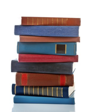 Yeni ve eski kitap yığını 