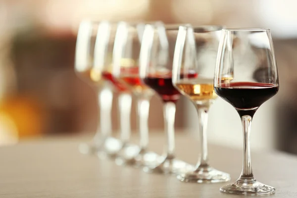 Vele glazen verschillende wijn — Stockfoto