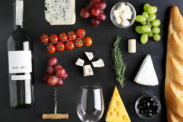 Wine, snacks and different cheese — Stock Photo, Image