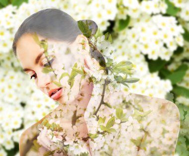 Moda Bayan portre çiçek arka plan ile