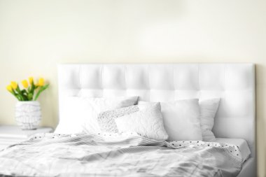 Parlak şık yatak odası