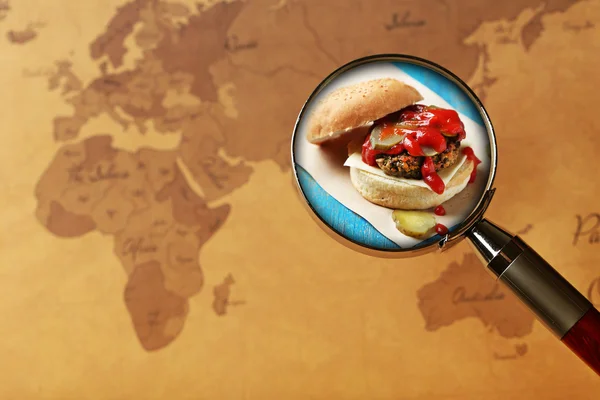Δημοφιλή τρόφιμα έννοια. Ψάχνετε για σάντουιτς σε παγκόσμιο χάρτη — Φωτογραφία Αρχείου