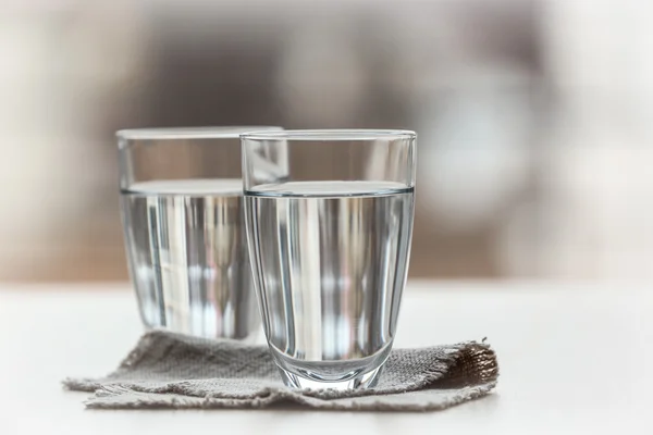 Dwie szklanki czystej wody — Zdjęcie stockowe