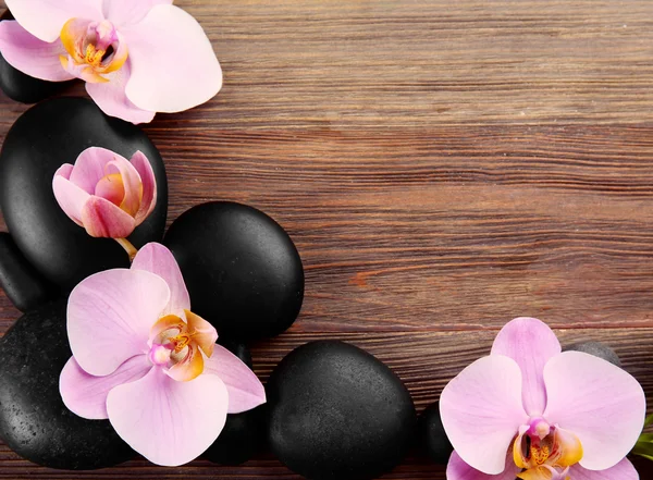 Spa Pedras e flores de orquídeas — Fotografia de Stock