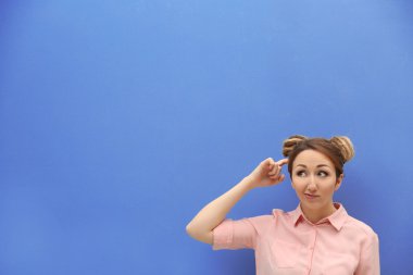 çekici sarışın kızı  