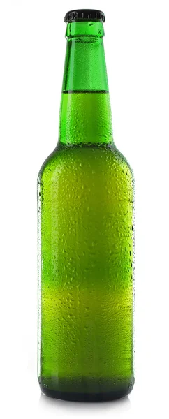 Garrafa de cerveja fresca isolada em branco — Fotografia de Stock