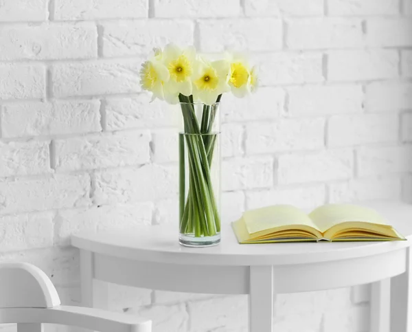 Verse narcissus bloemen — Stockfoto