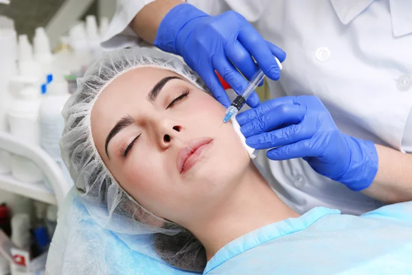 Woman receiving plastic surgery injection — Stock Photo, Image