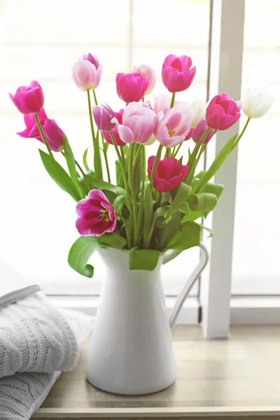 Schöne frische Tulpen — Stockfoto