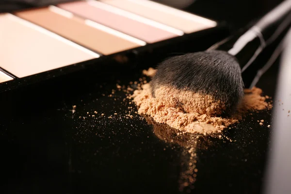 Makeup brush with blusher — Stock Photo, Image