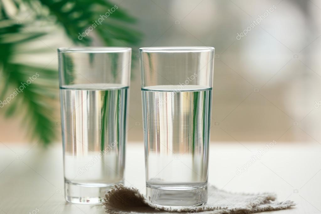 Termisk Enkelhed tæerne Two glasses of pure water Stock Photo by ©belchonock 109711978