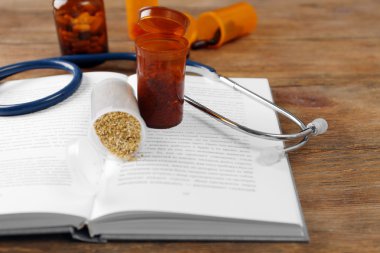 Kuru otlar ile stetoskop  