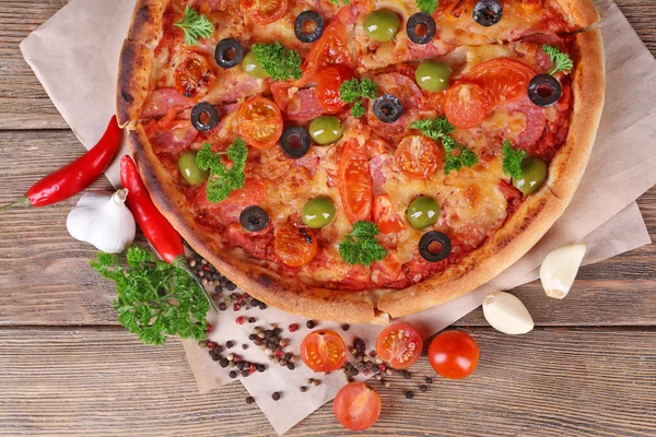 Tasty pizza with sausage, vegetables and chili pepper on wooden table background — Stock Photo, Image