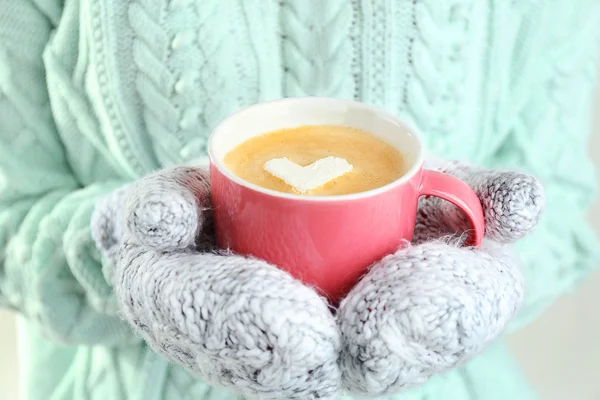 Tazza di cappuccino caldo — Foto Stock