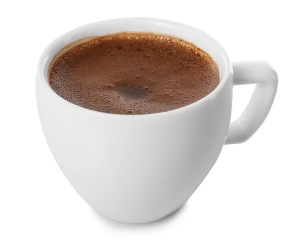 Чашка кави з коричневою піною ізольована на білому — стокове фото