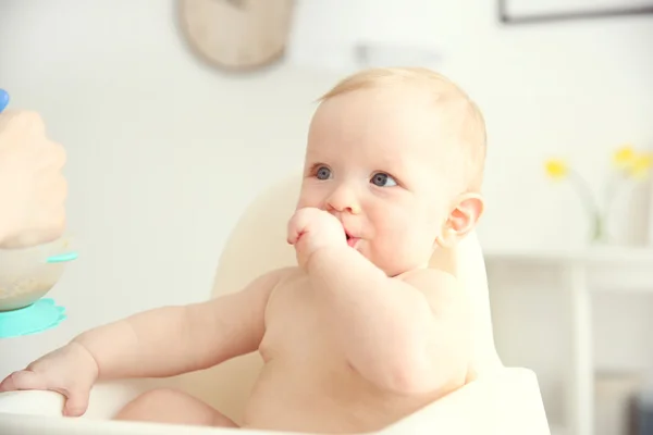 Menino na cadeira — Fotografia de Stock