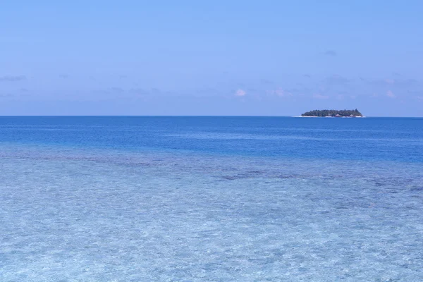 与小岛屿的海景 — 图库照片