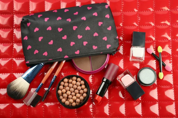 Make-up set met schoonheidsspecialiste — Stockfoto