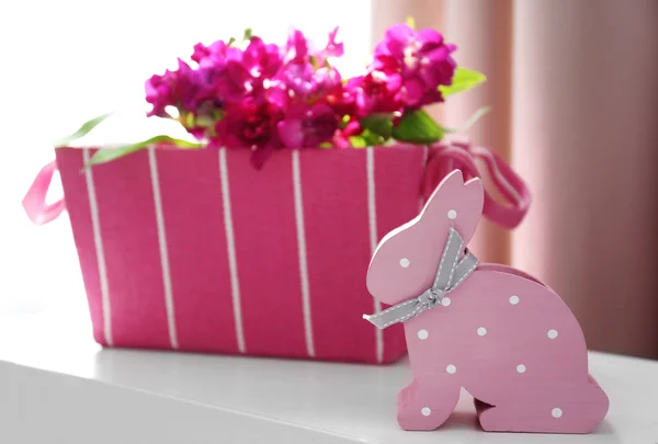 Easter rabbit and flowers — Stock Photo, Image