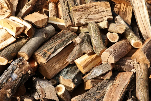 Brandhout achtergrond - gehakte brandhout — Stockfoto