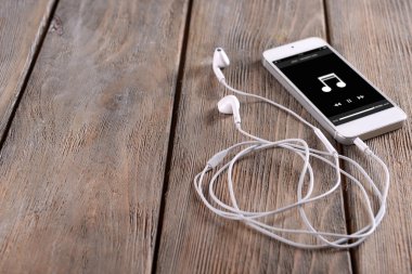 Kulaklıklar ile akıllı telefon