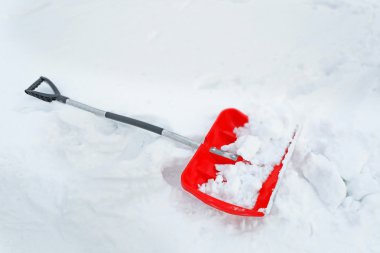 Kırmızı kürek kar için