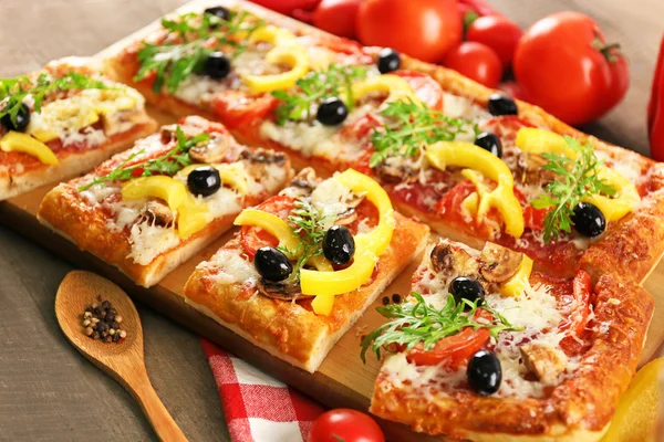 맛 있는 피자의 조각 — 스톡 사진