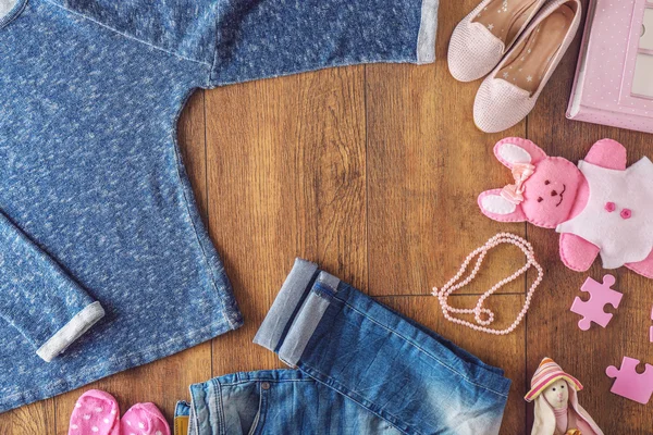 Vêtements et accessoires pour enfants — Photo