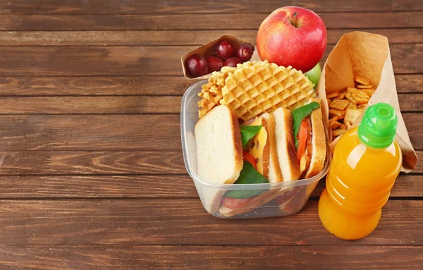 Bambino scuola pranzo su sfondo — Foto Stock