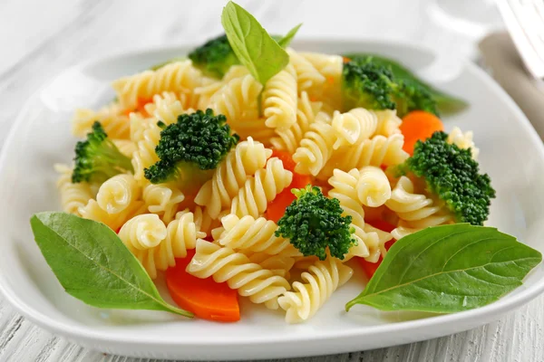 Pasta with carrot, broccoli and basil — Stock Photo, Image
