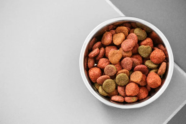Nourriture pour animaux dans un bol — Photo