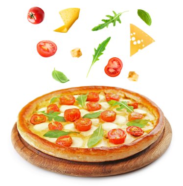 Düşen malzemelerle pizza