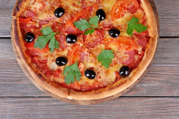 Lækker italiensk pizza - Stock-foto