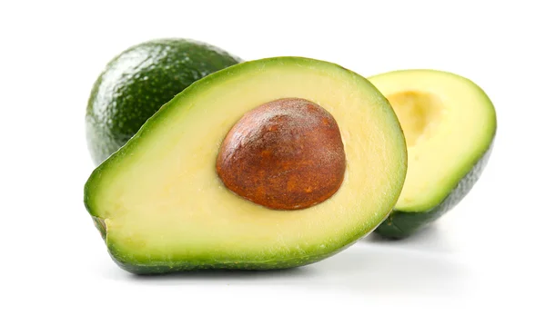 Половинки свежего авокадо — стоковое фото